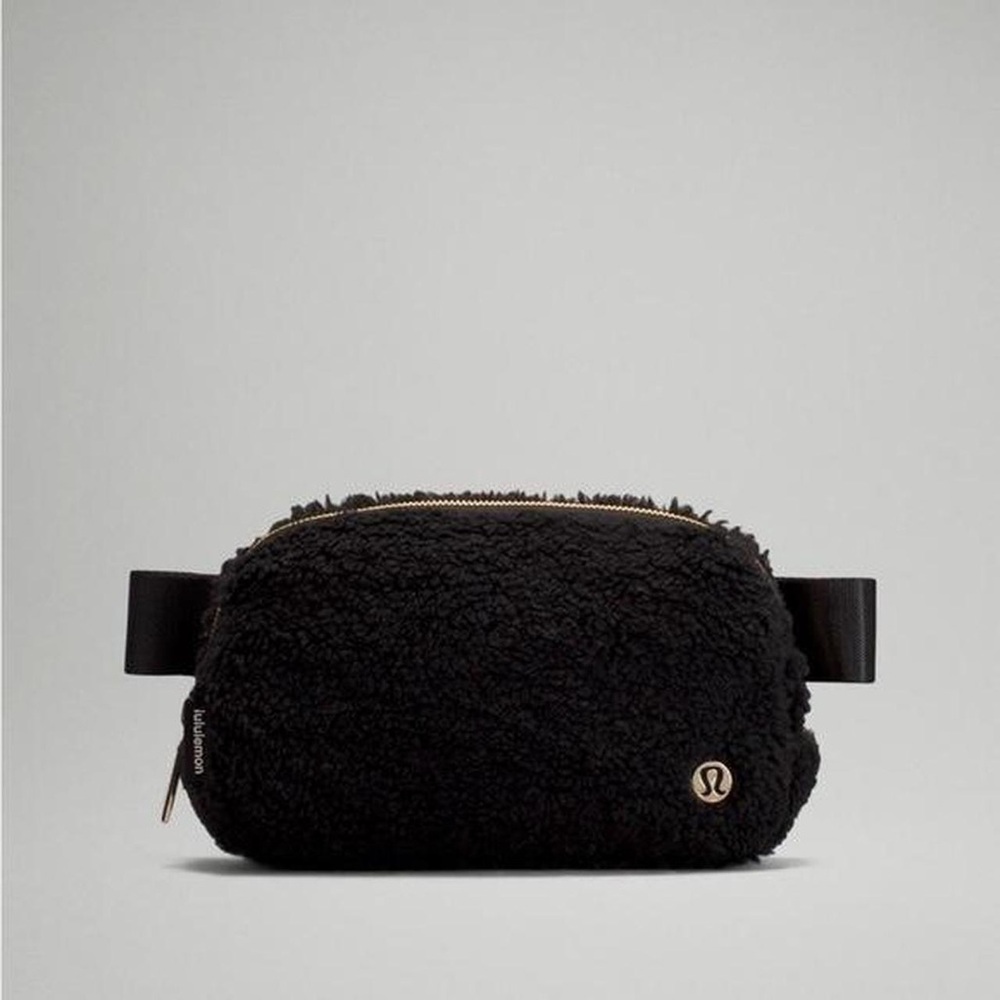 Lululemon 1L Fleece Everywhere Belt Bag Black with Gold Hardware - Picture 6 of 6